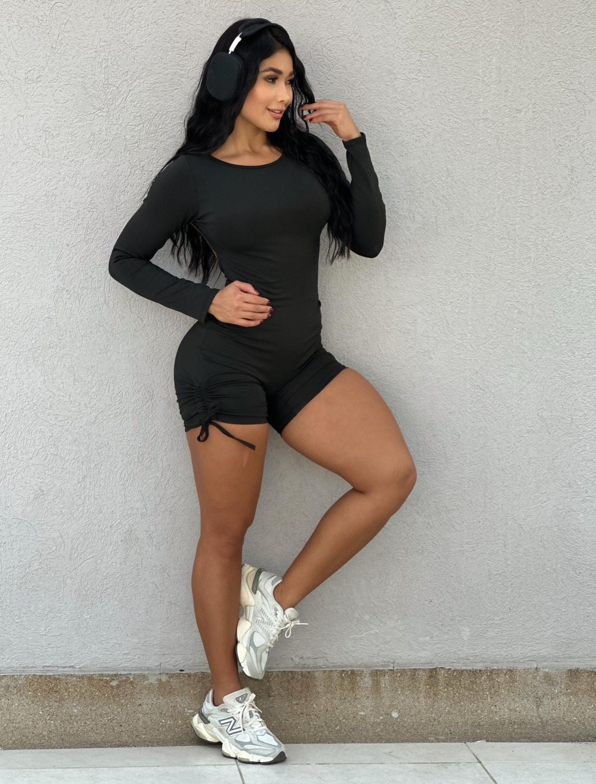 ENTERIZO CORTO MANGA LARGA TIRAS