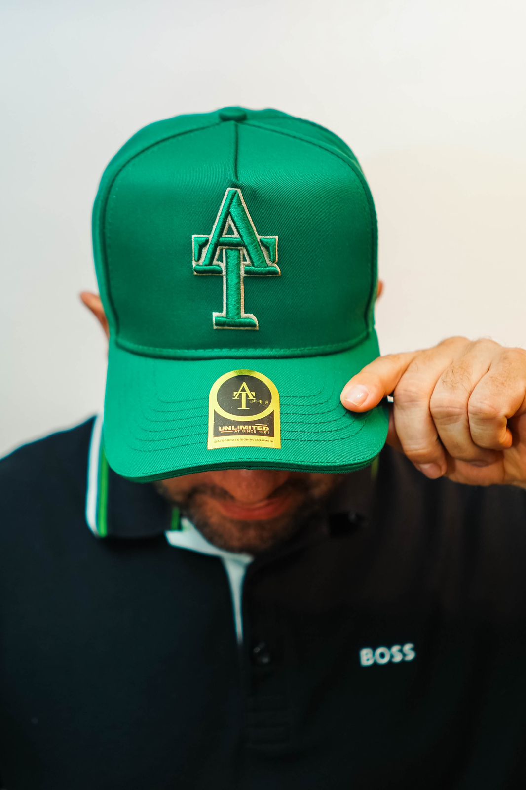 GORRA VERDE AT